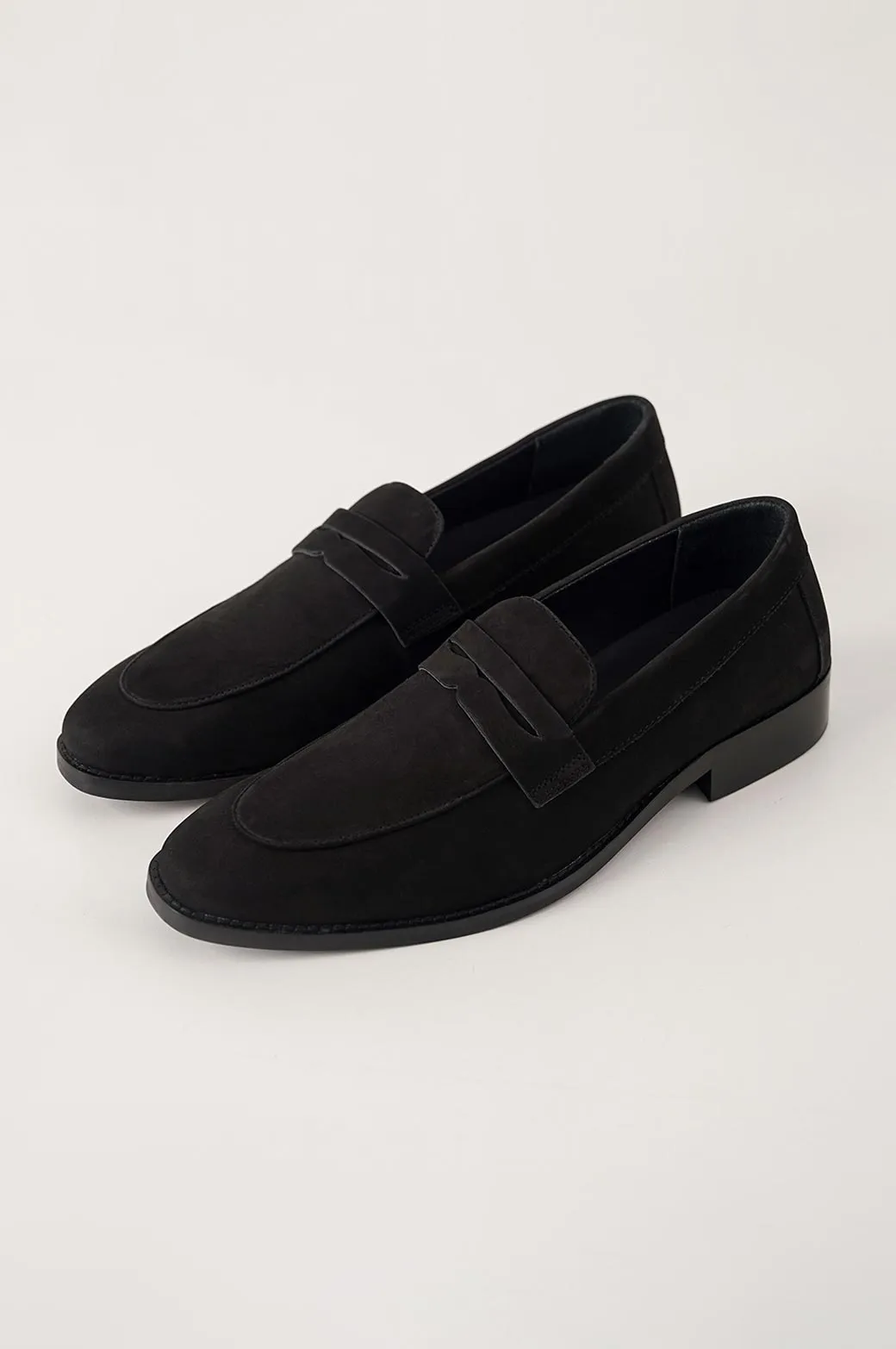 CLASSIC LEATHER LOAFERS